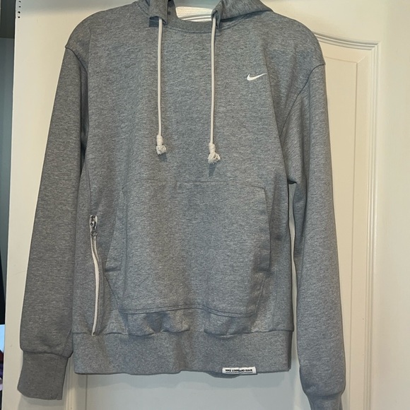 Men’s Nike Standard Issue Gray Hoodie - Picture 1 of 5